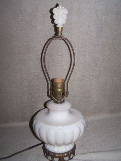 Vintage Aladdin Alacite Table Lamp with Inner Base Bulb   Finial 