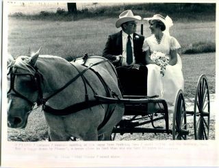 1982 Gene Smith Tomi English Wedding Horse Buggy Western Dress Press 