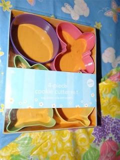   TABLE CLOTHES & 4 COOKIE CUTTERS EGG BUNNY TULIP BUTTERFLY CHRISTMAS