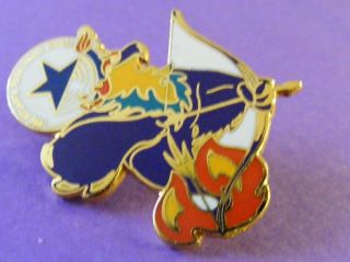 Atlanta 1996 Paralympic Collector Pin   Mascot with Archery Bow 