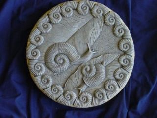 LARGE ROUND SNAILS CONCRETE CEMENT PLASTER STEPPING STONE MOLD 1059