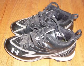 UNDER ARMOUR BASEBALL CLEATS SIZE YOUTH 2