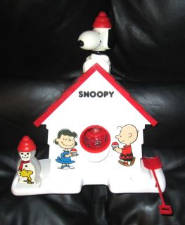 RARE Charlie Brown Peanuts Snoopy Doghouse Snow Cone Sno Cone Machine