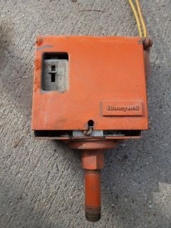 HONEYWELL VALVE OR CONTROL USED FROM KEWANEE BOILER SOLD AS IS FREE 