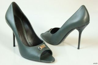 new $650 GUCCI hunter green leather open toe logo plate heels pump 
