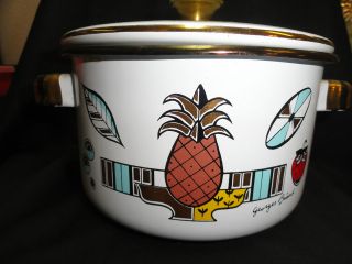 GEORGES BRIARD BEAN/SOUP POT PINEAPPLE & STRAWBERRIS WITH GOLD TRIM