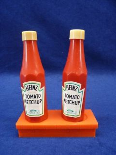 Vintage Plastic Heinz Ketchup Bottles Salt & Pepper Shaker Set   (143)