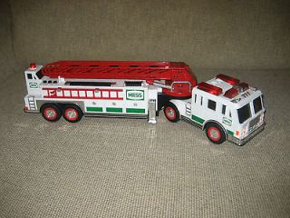 HESS fire truck with ladder 2000 lights and flashers horn and 2 siren 