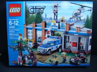 NEW LEGO City Forest POLICE Station 4440 Helicopter Car Policeman Unit 