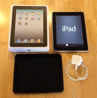 Apple iPad 32GB (1st Gen) Wi Fi, Black   MINT WITH BOX & CASE Bundle 