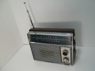 1969 Truetone AM/FM Portable Transistor Radio Model # DC3954 runs on 4 