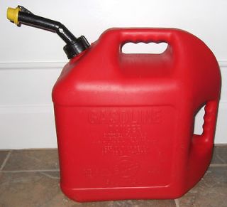 BLITZ Vintage 5 Gallon Gas Can/Jug spout with cap plastic red self 