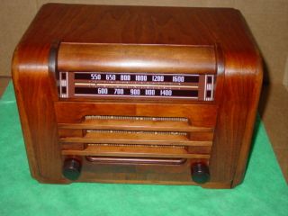 Beautiful Vintage Philco AM Table Top Tube Radio PT 6, Mint
