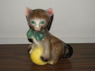 ROYAL COPLEY CAT WITH BALL OF YARN FIGURINE