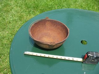 CAST IRON KETTLE PRIMITIVE MARKED 3 BH 10  DIAMETER 5.5 LBS