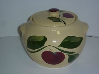 Vintage WATT Pottery Apple patt Bean Pot & lid #76 Ovenware Kitchen 