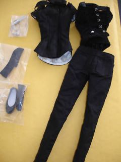 Tonner Co 16 Twlight Series Alice Cullen outfit mint