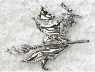 UNIQUE SILVER TONE WITCH ON BROOM PIN BROOCH 4 HALLOWEEN A79