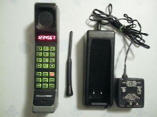 Vintage Motorola 8000M Thick Brick Cell Cellular Mobile Phone With A 