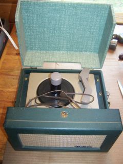 VINTAGE RCA 45RPM RECORD PLAYER RCA VICTOR 6 EY 35 45 WATTS VERY NICE 