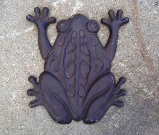 Cast Iron Frog Stepping Stone   Garden Accent   Metal Yard Decor 