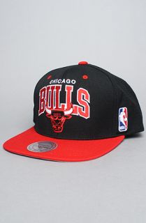 Mitchell & Ness The Chicago Bulls Arch Snapback Hat in Black Red 