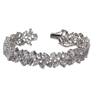 This beautiful crystal quartz bracelet is an amazingly sparkly 