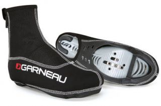 The Louis Garneau XTR2 Overshoes are water resistant, easy to put on 