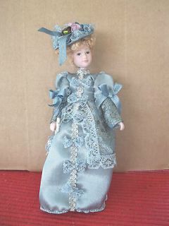 LOVELY VICTORIAN LADY   PORCELAIN   POSEABLE