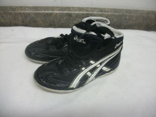 Mens Wrestling Shoes size 5.5 ASICS Black, White in color Good used