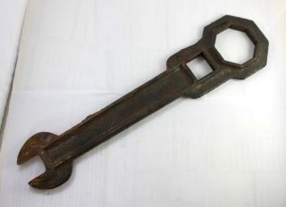   Large Cast Iron Hub Wrench Unmarked Farm Tractor IHC John Deere Oliver