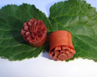 Pair Handcrafted Lotus Daisy Sun Flower Sawo Wood Double Flared Ear 