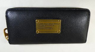 marc by marc jacobs classic q zip leather wallet