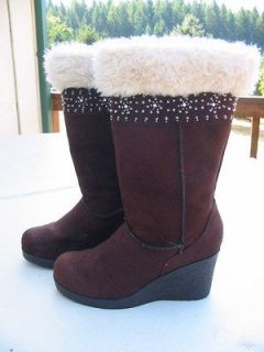 Pre Owned  Brown  American Eagle Womens Winter Boots  Jeweled, Fluffy 