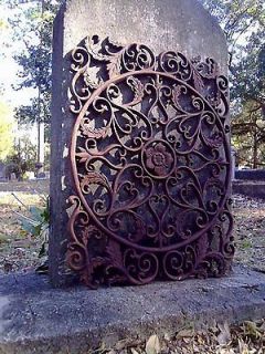 Spectacular piece of cast iron, CIRCULAR ORNATE FRECH FLOWER GRATE 