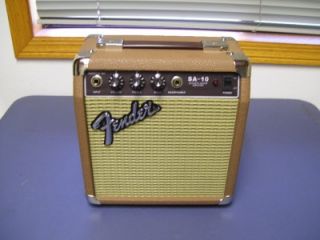 Fender SA 10 Acoustic Amplifier in Excellent Condition