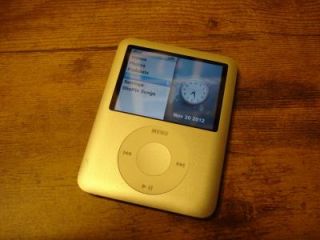 Apple iPod Nano 3rd Generation Silver 4 GB MP3 Player