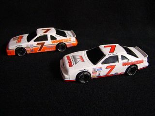 Hooters Alan Kulwicki Winston Cup NASCAR Racing Ford Thunderbird 1 64 