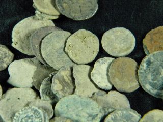 Lot of 100 uncleaned Anicent Roman coins chipped, broken low quality 