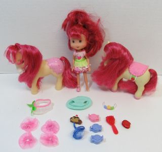 STRAWBERRY SHORTCAKE Pony Philly Horse Scented Accessories Playmates 