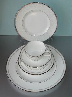 Royal Doulton Anthea 5 Piece Place Setting Boxed New