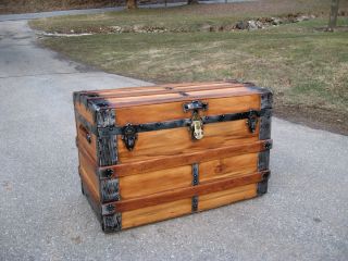 Beautiful Antique Steamer Trunk Chest Coffee Table Trunk