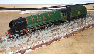 Hornby Dublo 3 rail Duchess of Montrose 4 6 2 Tender Locomotive, BR 