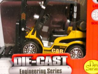 FORK LIFT TRUCK with EXTRA HOOK ATTACHMENT 1:24 SCALE MWB!!