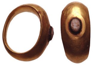 Gold ring. Roman, 1st 2nd centuries AD. Hollow formed gold band set 