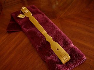 WOODEN BACK SCRATCHER MASSAGER BAMBOO WOOD GREAT ITEM. THE NICEST ON 