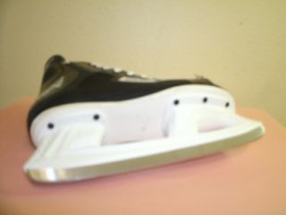 BOYS BAUER CHARGER YOUTH ICE HOCKEY SKATES SIZE 4 D YOUTH U.S.A.