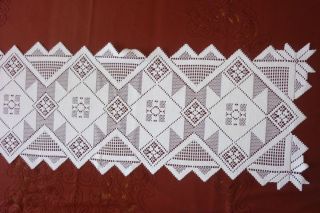 Heritage Lace Table Runner in Navajo Star Design White 14 x 36 
