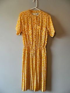   Dress 50s style Yellow long Taylor Swift look Button down pleated