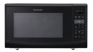 Frigidaire 2 2 CU ft Black Countertop Microwave Oven FFCE2238LB